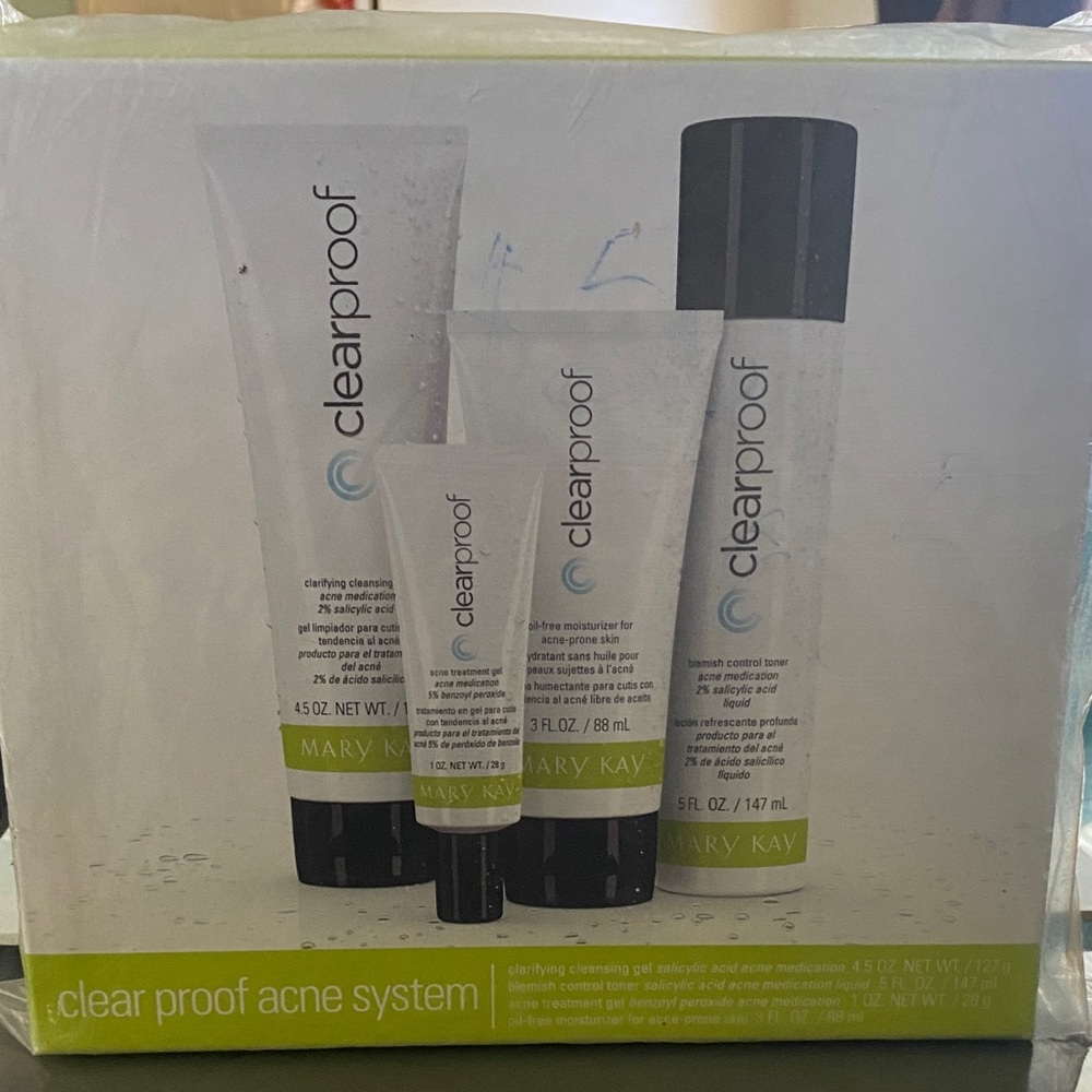 Mary Kay Clear Proof Acne Treatment Set - White and Black